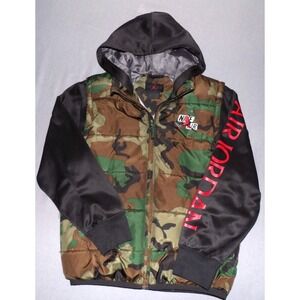 Nike Air Jordan Camouflage Insulated Puffer Hooded Jacket‎ Boy's Youth Medium